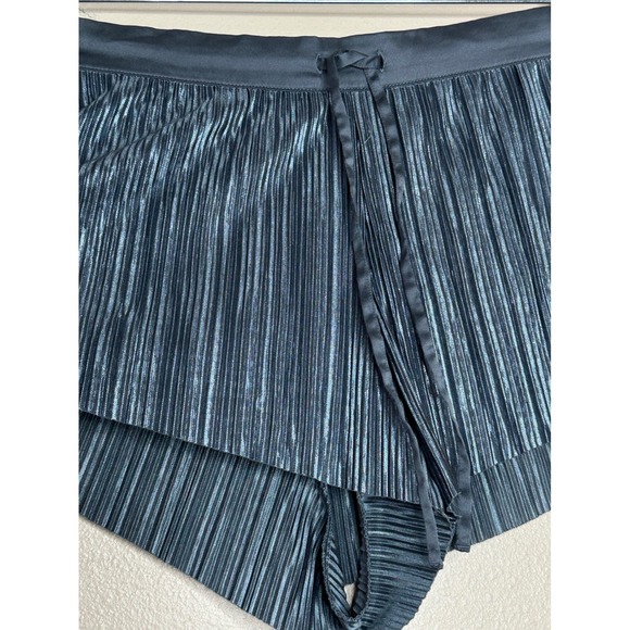 Victoria's Secret Silver Shimmer Pleated Booty PJ Shorts Sparkly Women's Size‎ M - Picture 5 of 9